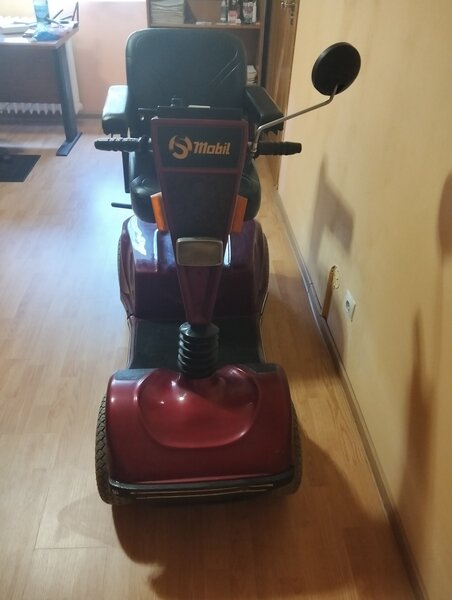 Scuter electric pentru persoane cu dizabilitati, folosit
