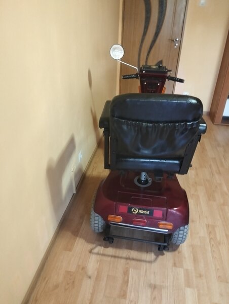 Scuter electric pentru persoane cu dizabilitati, folosit
