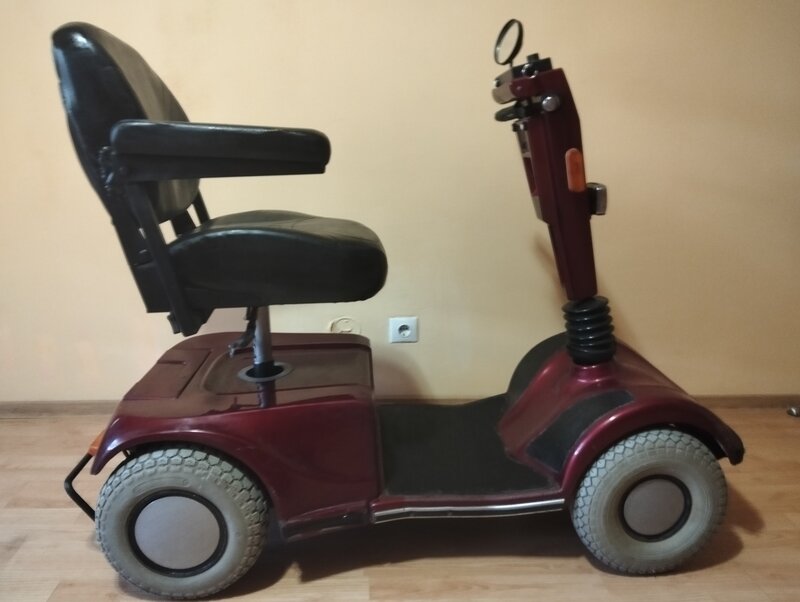 Scuter electric pentru persoane cu dizabilitati, folosit