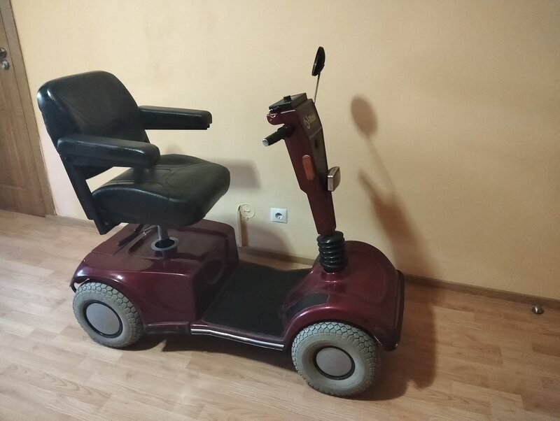 Scuter electric pentru persoane cu dizabilitati, folosit