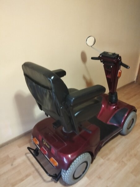 Scuter electric pentru persoane cu dizabilitati, folosit