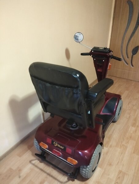 Scuter electric pentru persoane cu dizabilitati, folosit