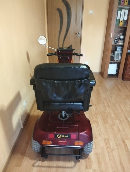 Scuter electric pentru persoane cu dizabilitati, folosit